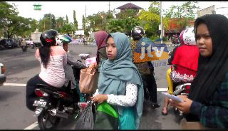 Tolak hari valentine, KOHATI HMI Bangkalan Bagi Hijab Gratis