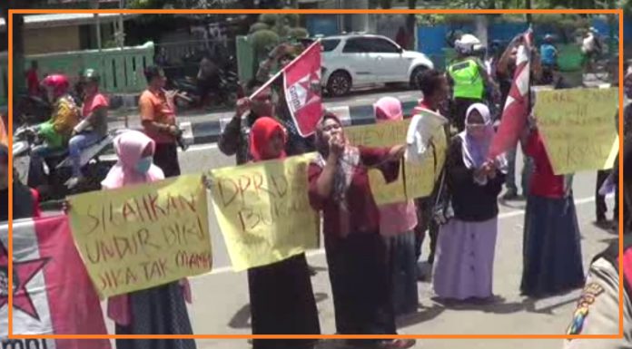 DEMO DPRD