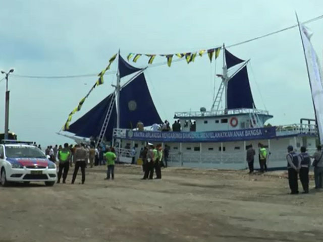 RS Terapung Ksatria Airlangga Layani Tiga Kepulauan Sumenep