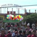 Memakai Busana Dari Koran Bekas Siswa Madrasah Peringati HPN