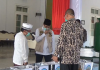 Santri Balik Mondok, Pemkab Bangkalan Serahkan Bantuan Perlengkapan Kesehatan