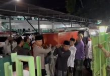 Jenazah Lima Santri Korban Musala Ponpes Al Khoziny Tiba dan Dimakamkan di Bangkalan