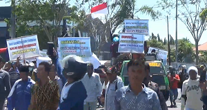 Merasa Dizalimi, Warga Demo Bupati Sampang