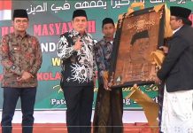 SEKJEN PBNU RESMIKAN SEKOLAH TINGGI AL-ANWAR DI BANGKALAN